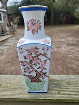 Asian Handpainted Japanese Vase cherry Blossoms. - $126.21 MXN