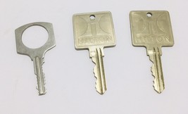 Vtg 80&#39;s Hilton Hotel Winfield San Francisco California Oversized Metal Keys (3) - £33.54 GBP