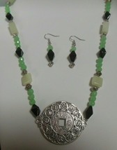 Vintage Silvertone Green/Black Glass Bead Pendant Necklace &amp; Earrings - £27.59 GBP