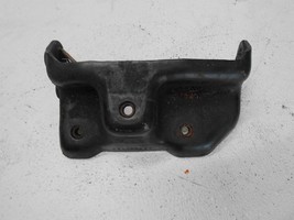 2004 GMC Yukon Left LH Driver side Engine Motor Mount Bracket - $1,677.03 MXN