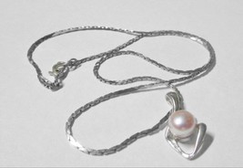 Vintage Monet Cultured Pearl Pendant Necklace 16 Inch Chain - £7.15 GBP