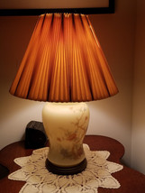 Vintage Opaque Lamp With Floral Design and Shade - £66.21 GBP