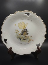 1973 Holly Hobbie Genuine Porcelain Shallow Dish/Plate Gold Trim 7.75&quot; - £11.03 GBP