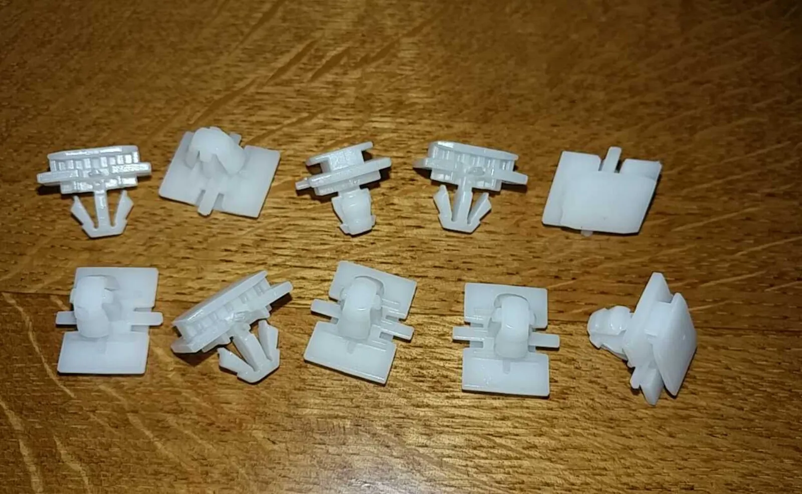 Porsche Cayenne 11-17 VW Touareg 11-17 Lower door moulding clips (10pcs) - $79.93 CAD