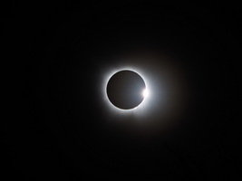 Total Eclipse &quot;diamond ring&quot; 2024, photo print Allena Yates - £35.97 GBP+