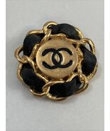 Coco Chanel Signature Metal &amp; Leather Clip On SINGLE Large 1980s 1.5” Ea... - $2,251.05 MXN