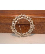 Pre-Owned Women’s Silver Clear Stone Round Pin Brooch - $6.92