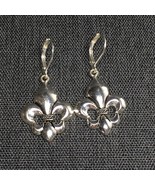 Fleur de Lis Earrings Silver Tone Lever back Pierced - £14.20 GBP