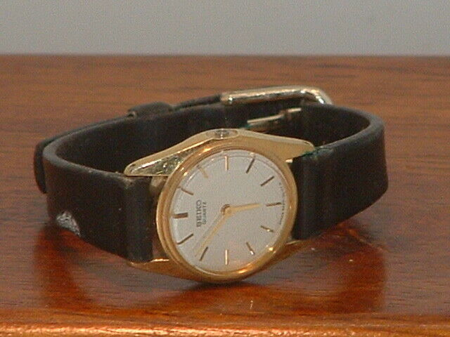 Primary image for Pre-Owned Vintage Women’s Seiko 5420-0000 Dress Analog Watch (For Parts)