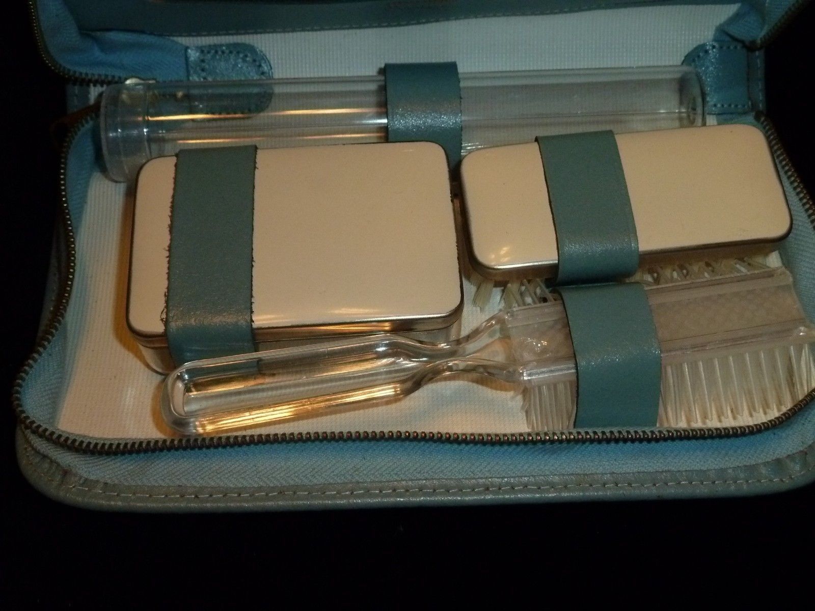 VINTAGE WEST WESTERN GERMANY MANTESSA TRAVEL TOILETRY COSMETICS GROOMING KIT SET Item image 4