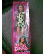 Barbie Doll Fashionistas #200 Brunette Polka Dot Dress With White Glasses - $480.62 MXN
