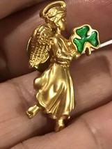 VINTAGE Stamped AVON Gold Tone Angel Holding Green Clover Stick Pin &amp; Closure - £10.36 GBP