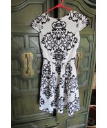 B DARLIN JR. size 12 POLY/SPANDEX BLACK/WHITE DRESS W/FLOWING SKIRT  (CL... - $8.91