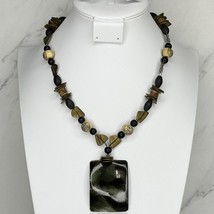 Chico&#39;s Vintage Shell Pendant on Black and Gold Tone Beaded Necklace - £13.21 GBP