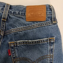 Levi's Premium Women's Blue Denim 80s Mom Distressed Jeans Size W26×L30 image 3