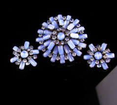 Vintage blue Rhinestone Brooch - clip Earrings - faux star sapphire - 1940s jewe - £86.49 GBP