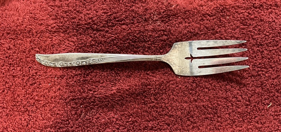 Brittany Rose Svg Fork Oneida 8.5” Silver plate 1948 - $7.91