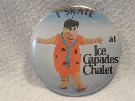 Flintstones 1980 Ice Capades Chalet 3&quot; Fred Flintstone Metal Pin-Back Button - £5.46 GBP
