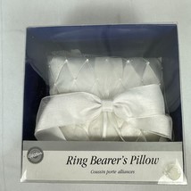 Wilton Satin Ring Bearers Pillow With Ribbon &amp; Lace Accent White - $266.91 MXN
