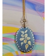 Vintage Gold Tone 25&#39;&#39; Necklace Blue Handmade Painted Flower Pendant - €8,09 EUR