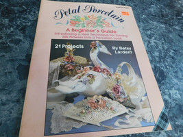 Petal Porcelain A Beginner&#39;s Guide by Betsy Lardent - $54.69 MXN