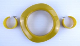 Vintage Large Yellow Wavy Chunky Bakelite Bracelet and Earing Set of 3 Geometric - £38.48 GBP