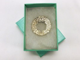 Christmas Wreath Brooch Pin, Silver Tone, Vintage Fashion Jewelry, JWL-326 - £7.79 GBP