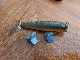 Old Wooden Shakespeare Jerkin Lure Fishing Lures Wood Made In USA Green Yellow - £8.92 GBP
