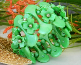 Vintage Plastic Thermoset Flowers Clamper Bracelet Mint Green Chunky - £43.86 GBP