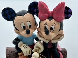 Disney Traditions - Mickey and Minnie Mouse - Love Warms the Heart - 6011938 - £52.93 GBP