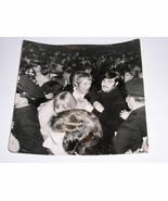Noel Harrison Photo Custom Candid Shot Movie Premiere How I Won The War - $380.53 MXN