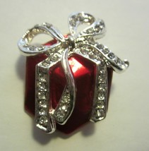 Christmas Present Brooch Pin Red Enamel Clear Crystal Rhinestones 3 Dimensional - £10.29 GBP
