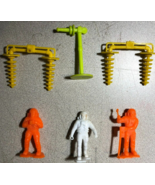 PLASTIC SPACEMEN &amp; ACCESSORIES lot of (6) pieces, as shown; 2-1/4&quot; tall - $14.84