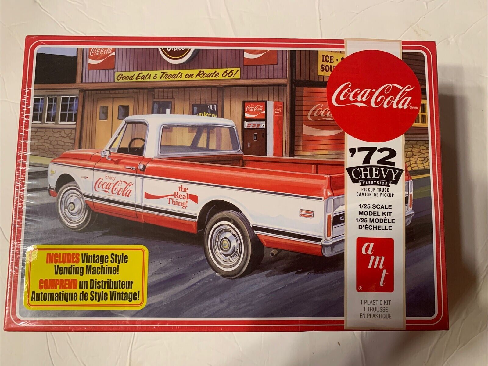 Primary image for AMT Coke Coca-Cola 1972 Chevy Pickup Truck w/ Vending Machine Model Kit 1:25 NEW