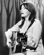 Judy Collins 11x14 Photo playing guitar in concert - £11.98 GBP