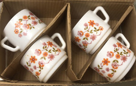 Vintage Arcopal Francia Scania Impilabile Floreale Latte Vetro Tazze Set Di 4 - £31.51 GBP