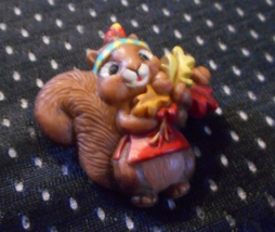 Hallmark 1987 PIN Thanksgiving Fall SQUIRREL with Leaves Brooch Girl Squaw - £7.73 GBP