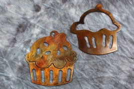 Cupcake Pair Metal Wall Accent 5&quot; x 4 1/2&quot; - £15.13 GBP