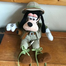 Gently Used Walt Disney World Plush Ranger Goofy w Camera Stuffed Animal – 12 in - £22.57 GBP