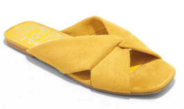 Women&#39;s dv Yellow Addie Microsuede Knotted Slide Sandals - $241.56 MXN