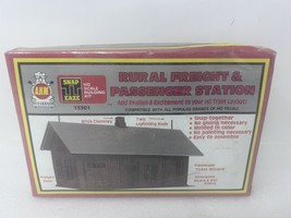 A.H.M. HO Scale Rural Freight &amp; Passenger Station Building Snap 15301 - £9.63 GBP