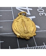 1830 Mary pray for me Oval pendant Medal charm Gold tone Vintage 5/8 0 - $280.60 MXN