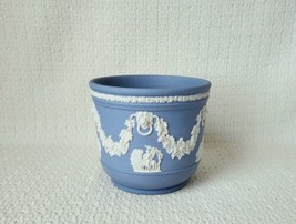 Wedgwood White on Lavender (Blue) Jasperware Lion&#39;s Head Jardiniere or C... - $59.39