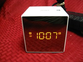 Sony ICF-C1T Alarm Clock Radio with Dual Alarms - White - $738.71 MXN