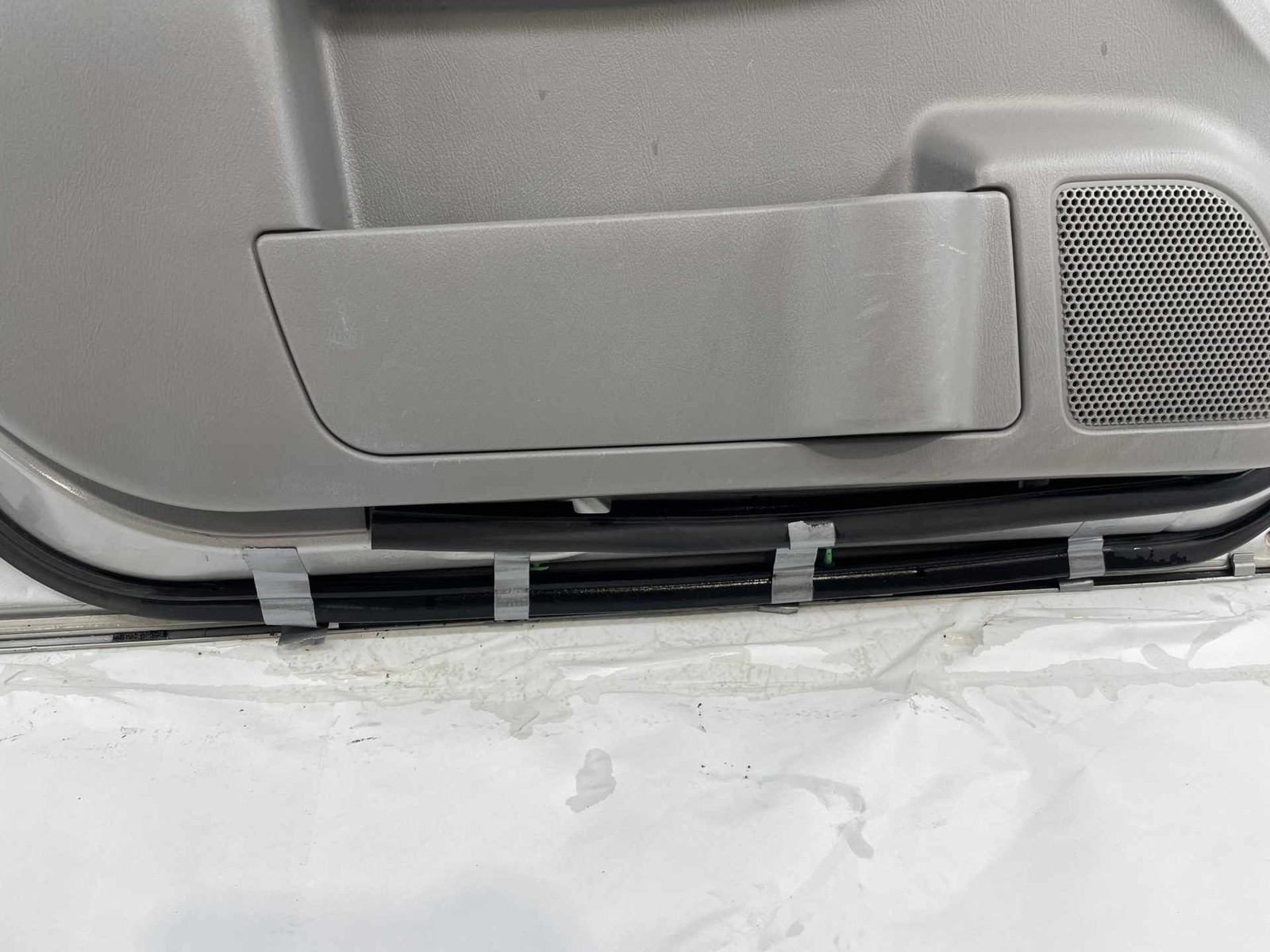 2006-2008 Subaru Forester LH Driver Front Door Assembly W/ Glass & Panel Scratch Item image 13