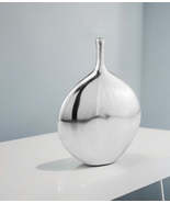 16&quot; Silver Tulip Aluminum Table Vase - $2,034.73 MXN