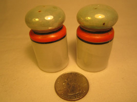 Vintage CERAMIC Salt &amp; Pepper Shaker Set ORANGE STRIPE [Z230k] - $3.19