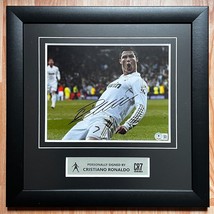 Cristiano Ronaldo Hand-Signed 20x25 Photo Framed 33x33 cm  Beckett COA A... - $900.92