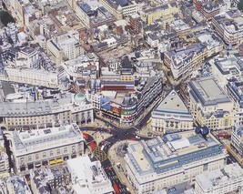 Piccadilly Circus, London  - Framed Picture - 11&quot; x 14&quot; - £25.46 GBP