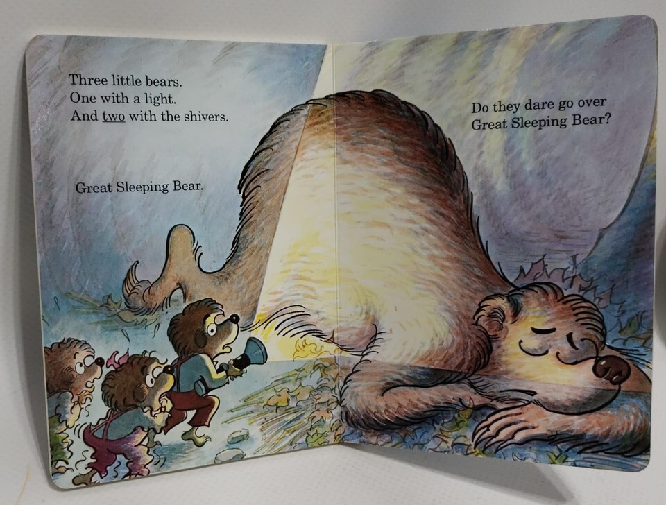Halloween Kitty (Wag My Tail Book) + The Berenstain Bears and the Spooky Old Tre Item image 3